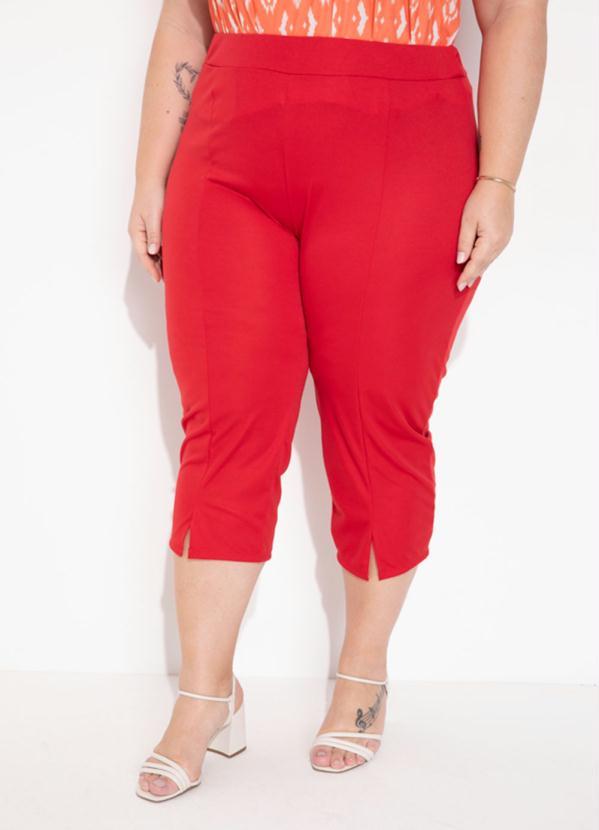 calca vermelha com fendas